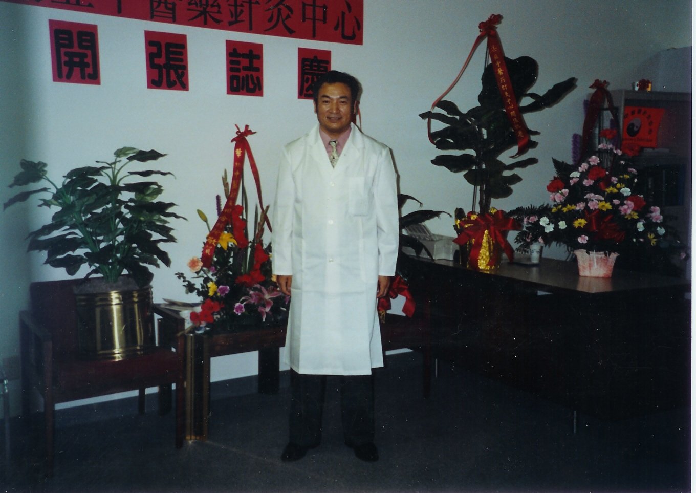 Dr. zhu In Clinic 0013.jpg